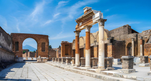 Pompei, ricostruito il soffitto affrescato dedicato a Dioniso e Arianna
